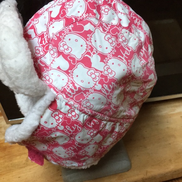 H&M Sanrio Hello Kitty fleece and satin lined hat for a child - Picture 4 of 6